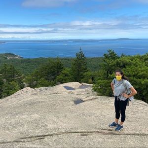 Meet your Posher, Lauren